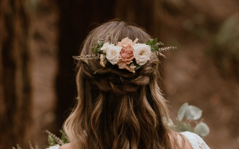 flowers on a comb in bride's hair